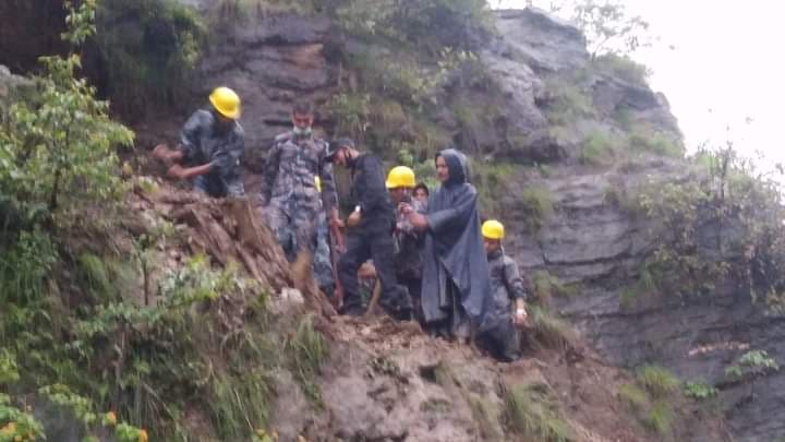 पहिरोमा पुरिएर डोटीमा दुई बालबालिकाको मृत्यु 